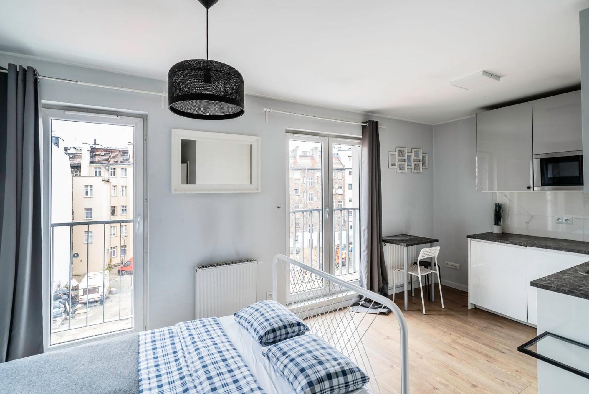 Smart Rental Management Apartments - City Center Вроцлав Екстериор снимка